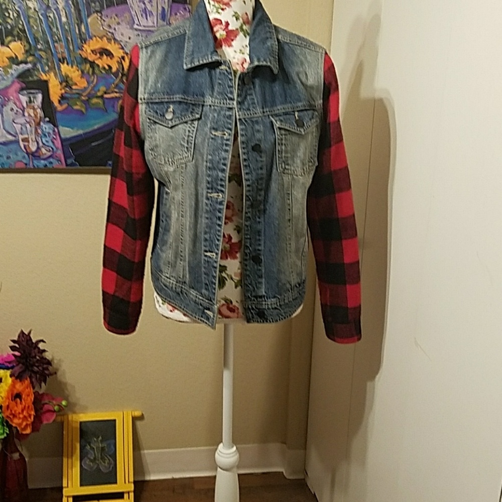 FOREVER 21 DENIM JACKET